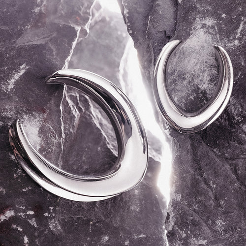 Silver V Saddle Metal Ear Gauge / Plug