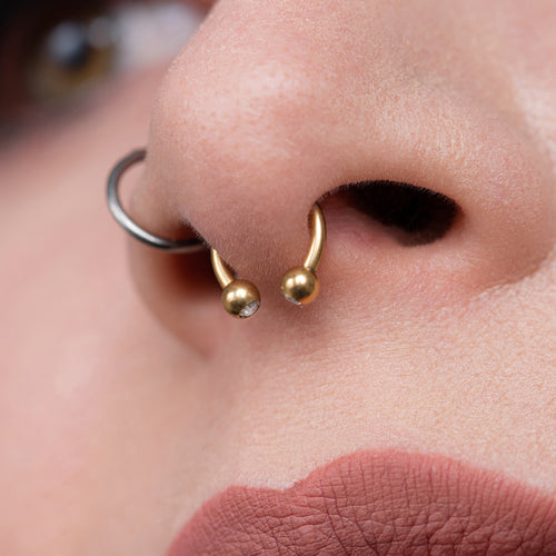 Titan Extern außengewindeter Circular Barbell 1,2 mm Stärke in Gold mit klaren Edelsteinen