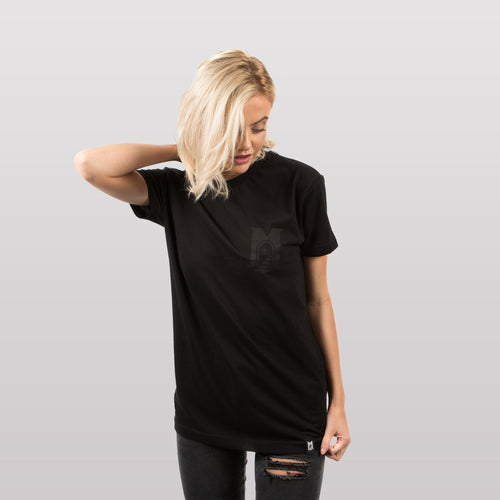 Alternative Schwarzes mysteriöses Brust -T -Shirt