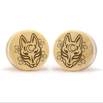 Kitsune Fox Mask Plug / Gauge - Krokodilholz | Doppelaufgeweitet mit flachem Gesicht