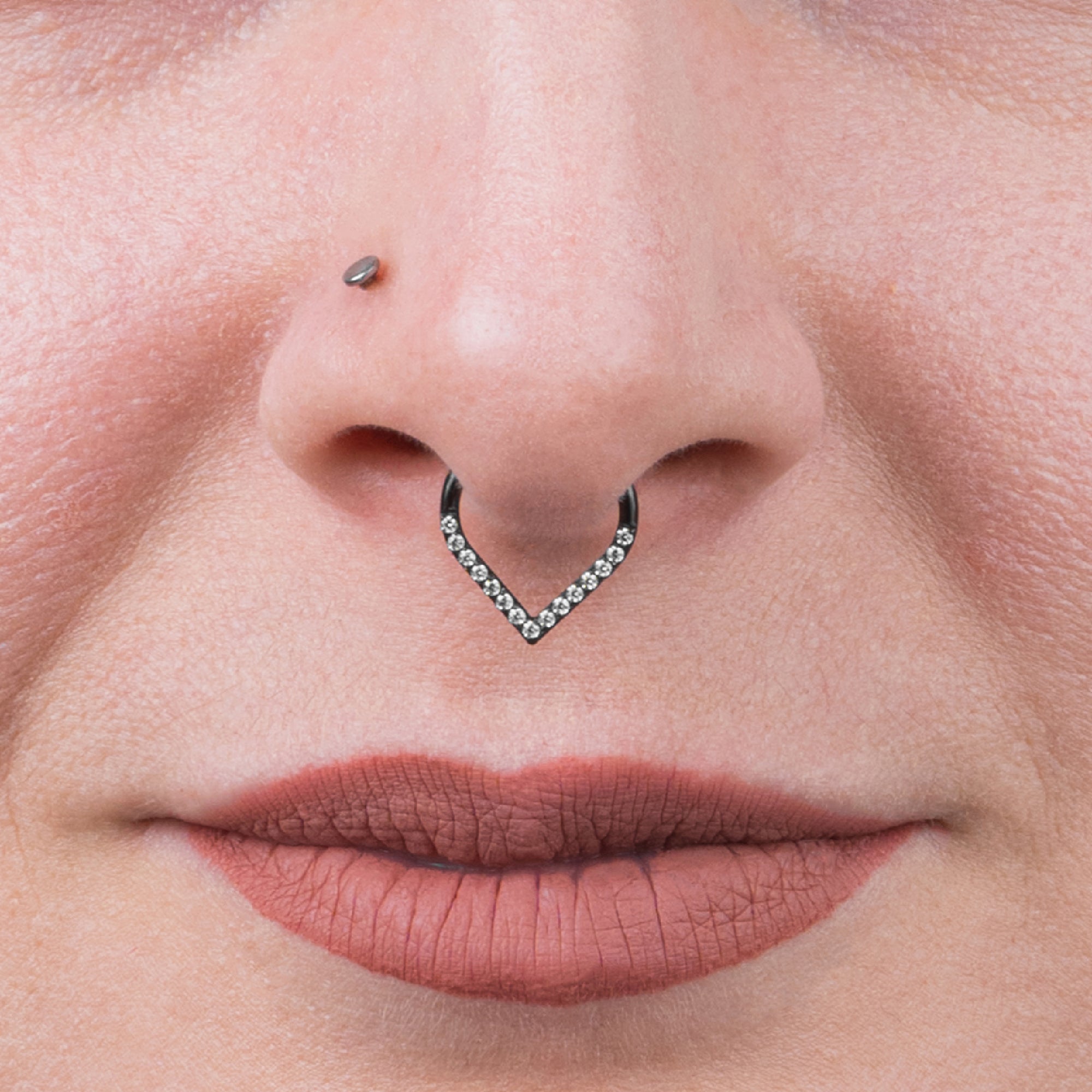 Hinged septum ring clearance