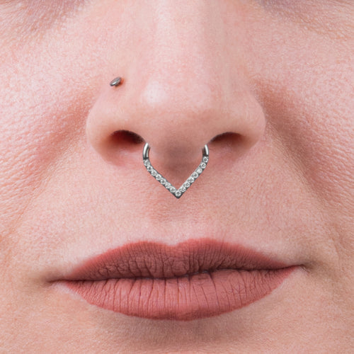 Titanscharnern Tränenring -Septumring 1,2 mm in Silber mit klaren Edelsteinen