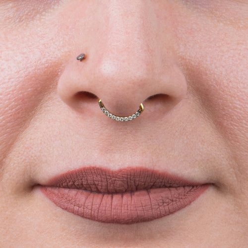 Der Septumring von Titanium Marquise, 1,2 -mm -gauge in Gold mit klaren Edelsteinen