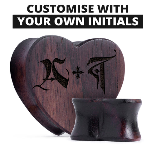 Stecken Sie Initialen verzierte herzförmige Plugs/Messgeräte aus Ebenholz ein