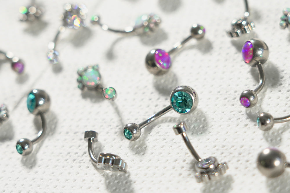 Pregnancy belly rings are available in a range of colours and designs. 