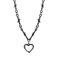 Collier pendentif cœur en fil barbelé noir