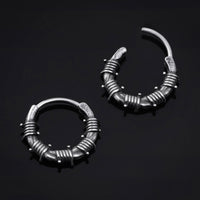 Boucles d'oreilles créoles Huggie, gris canon de fusil, motif fil barbelé, acier 316L