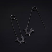 Boucles d'oreilles épingle de sûreté noires à pointes en acier inoxydable - paire