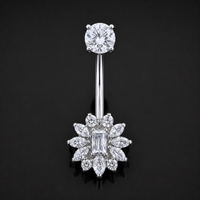 Piercing de nombril, fleur argentée sertie de strass, filetage interne, titane