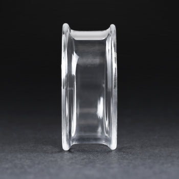 Girl wearing goth Schwarz & Weiß Line Stone Plug / Gauge