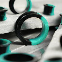 Tunnel d'oreille en silicone effet marbre vert et noir