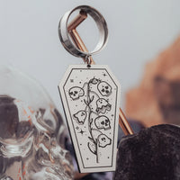 Boucles d'oreilles plug pendantes cercueil fleurs mortes argentées