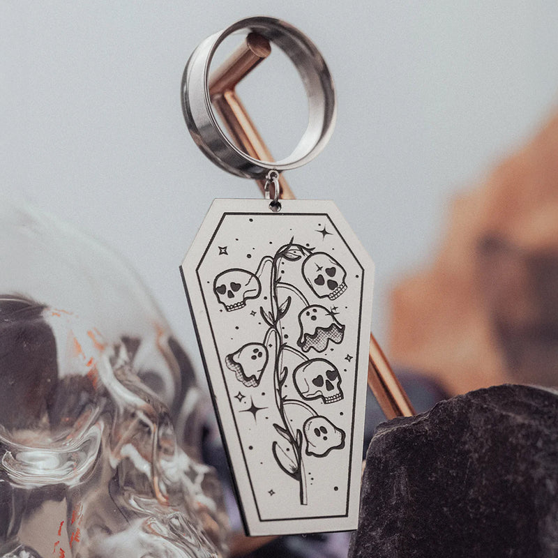 Boucles d'oreilles plug pendantes cercueil fleurs mortes argentées