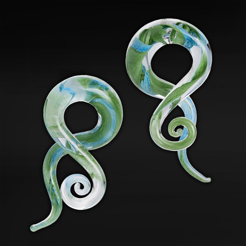 Pendants d'oreille spirale en verre vert et bleu - Paire