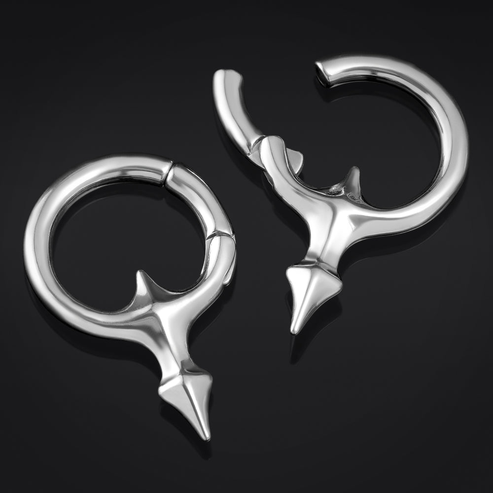 Silberne Stahl-Creolen-Ohrhänger mit Fang-Design - Paar