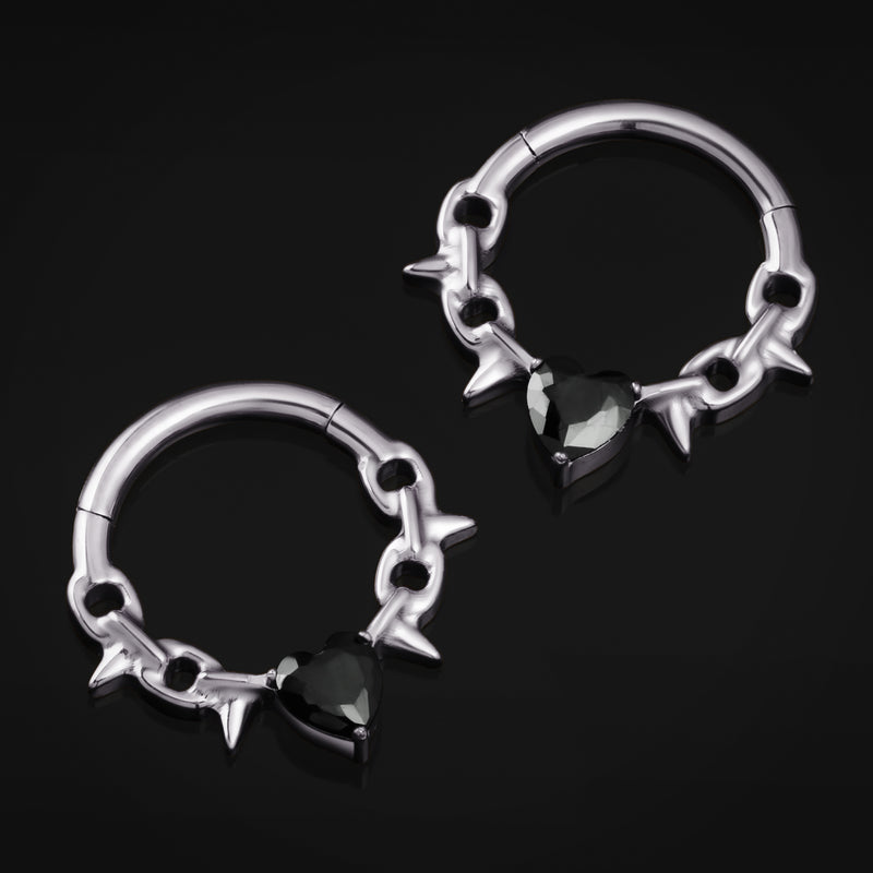 Clicker pour septum, chaîne à pointes argentée, cœur noir serti de pierres, titane ASTM F136