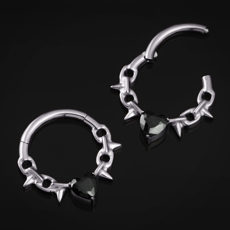 Clicker pour septum, chaîne à pointes argentée, cœur noir serti de pierres, titane ASTM F136