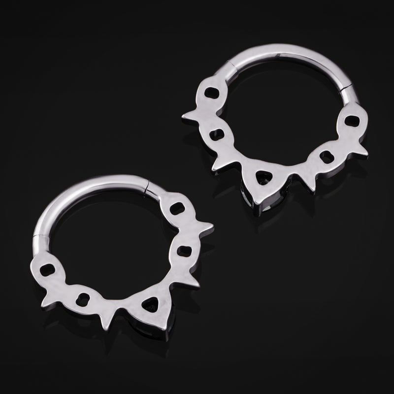 Clicker pour septum, chaîne à pointes argentée, cœur noir serti de pierres, titane ASTM F136