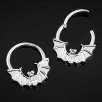 Anneau clicker de septum, argenté, chauve-souris sertie de pierres, titane ASTM F136, 1.2mm