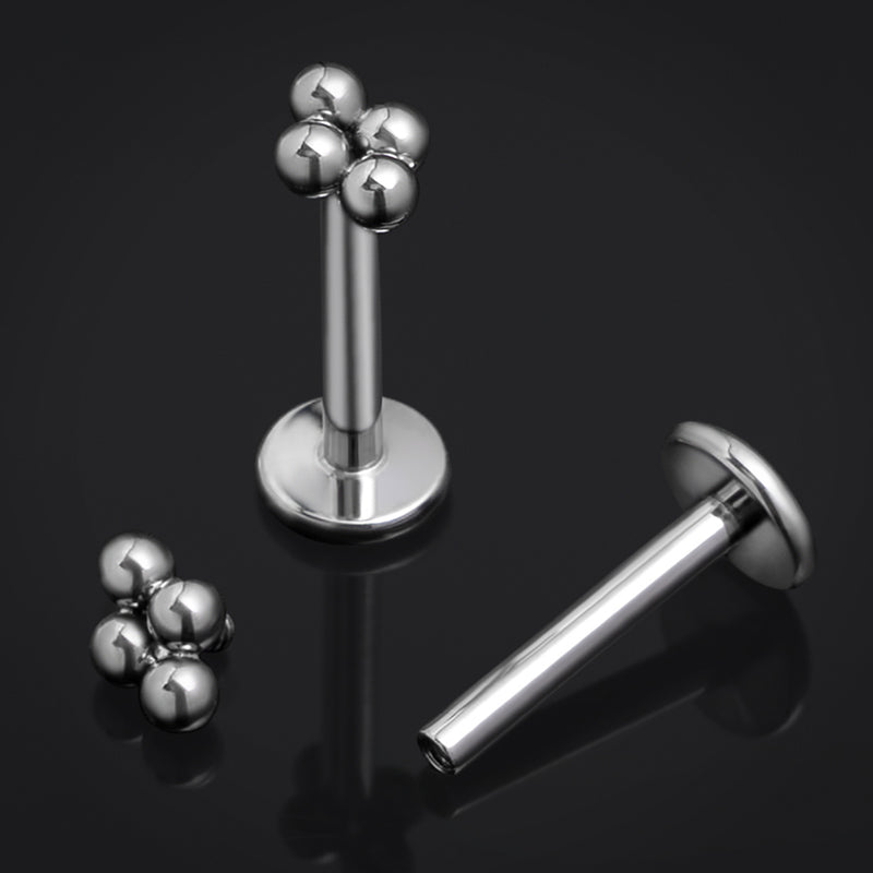 Argenté, grappe de quatre perles, filetage interne, labret, titane