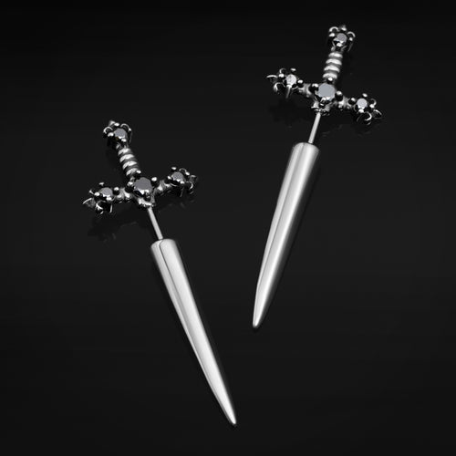 Huggie-Creolen, Silber, Anhänger Schwert mit schwarzem Edelstein, Stahl - Paar
