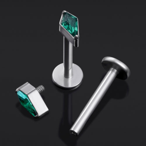 Labret-Stecker, Silber, Rautenförmiger Schliff mit grünem CZ-Stein, Innengewinde, Titan, 1,2mm Stärke