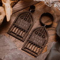 Fenêtre gothique - Live Laugh Die boucles d'oreilles plugs pendantes en acrylique noir mat