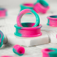 Tunnel d'oreille en silicone effet marbre rose & vert