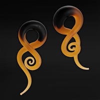 Pendants d'oreille spirale en verre orange & noir - Paire