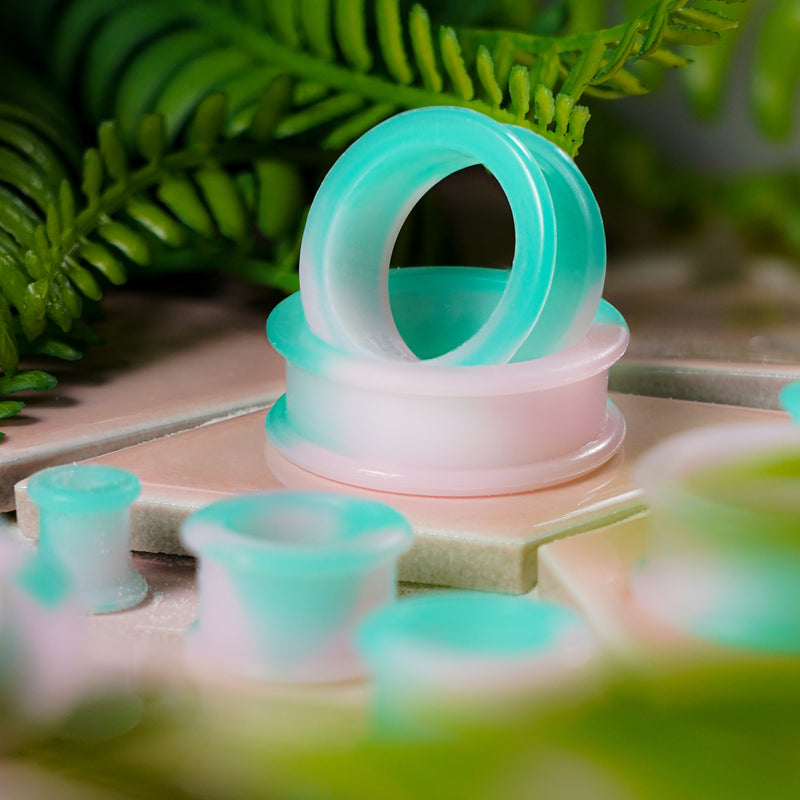 Tunnel d'oreille en silicone effet marbre vert clair & rose