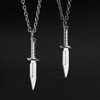 Collier poignard argenté