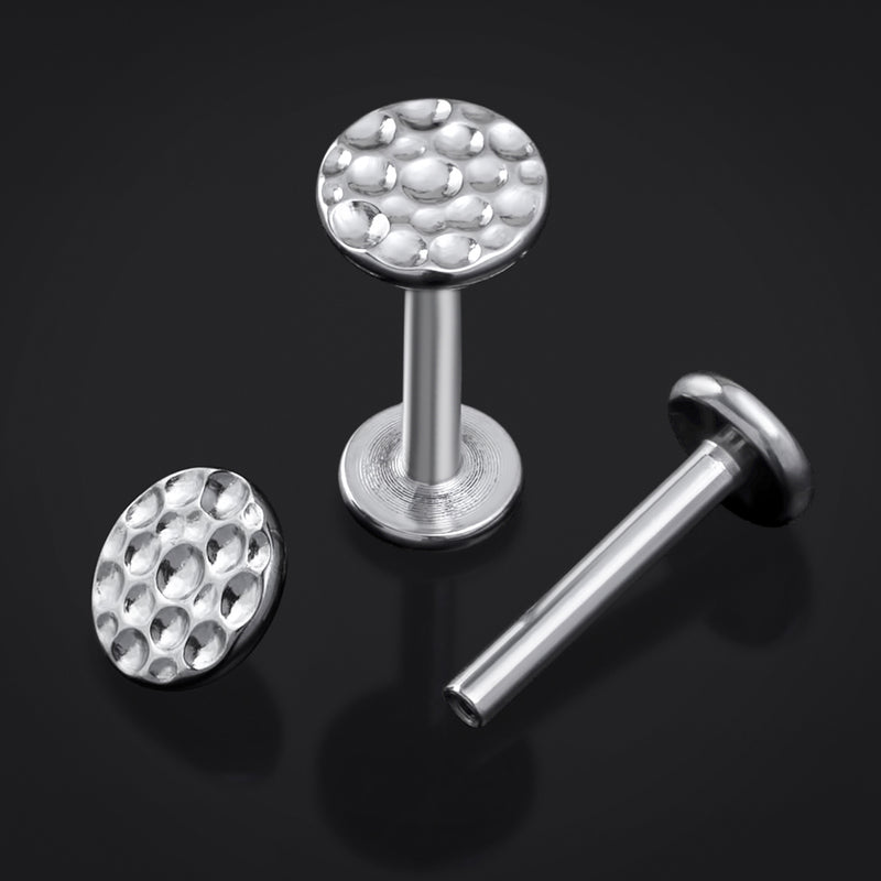 Labret en titane à tige filetée interne avec disque martelé argenté, calibre 1,2 mm