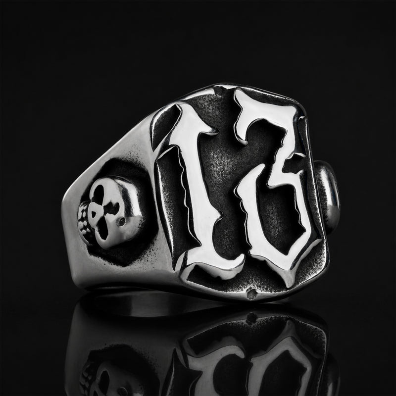 Bague gothique 13 porte-malheur argentée