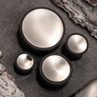 Plug / Gauge d'oreille en bois Sono et incrustation de laiton blanc