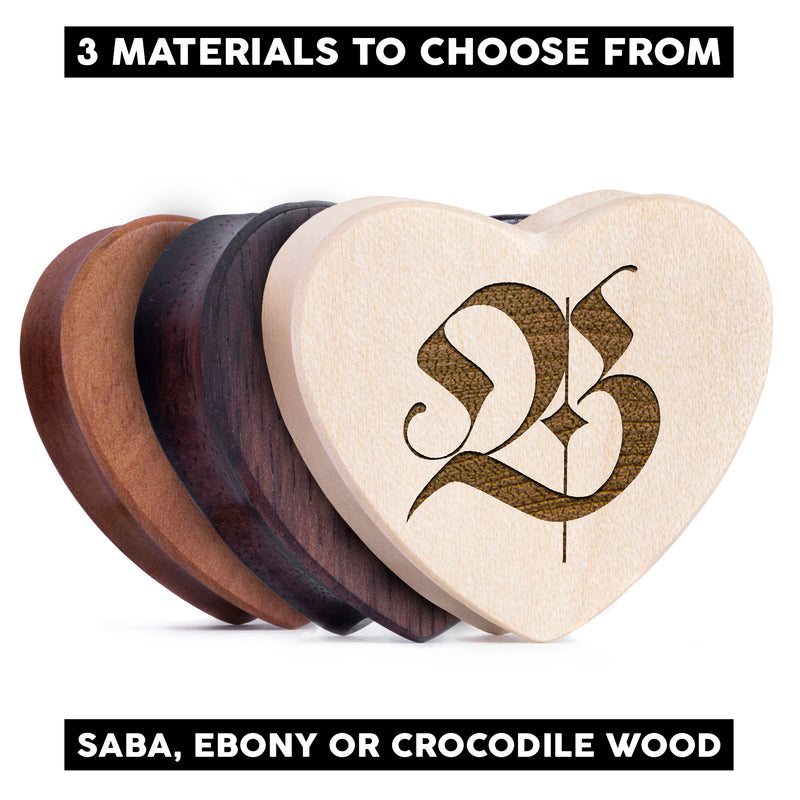Plugs / Gauge en forme de cœur ornés en bois de Saba, insérer une initiale