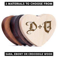 Plugs / Gauge en forme de cœur ornés en bois de Saba, insérer initiales