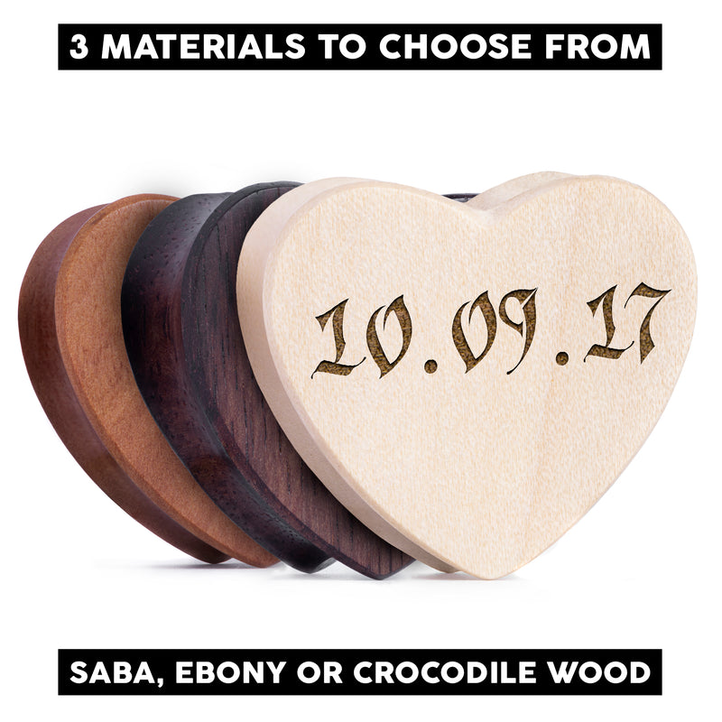 Plugs / Gauge en forme de cœur ornés en bois de Saba, insérer date