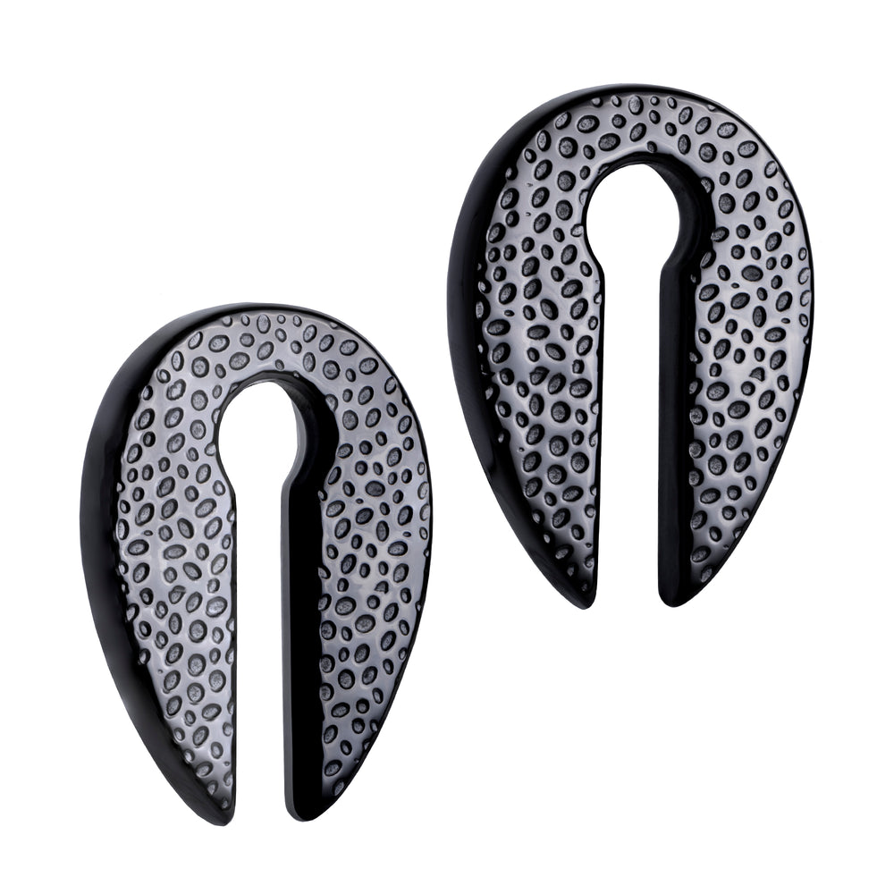 Gehämmertes Schwarz – Schlüsselloch-Ohrgewichte (Paar)