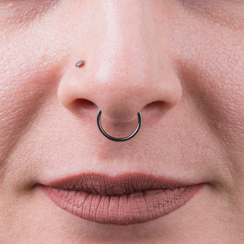 Septum clicker, noir, incrustation opale blanche, titane, 1.2mm