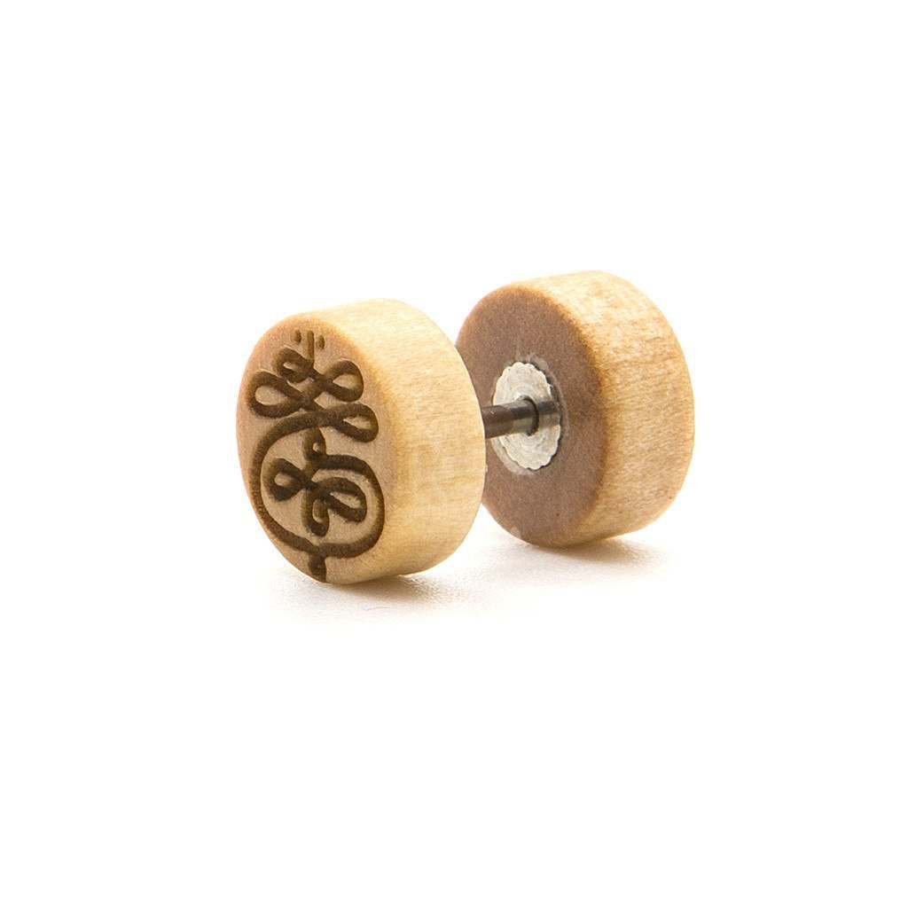 Alternative Tattooed man wearing 90er Retro Flammen Plug / Messgerät - Saba Holz | Flache Doppel-Dehnungsstäbchen